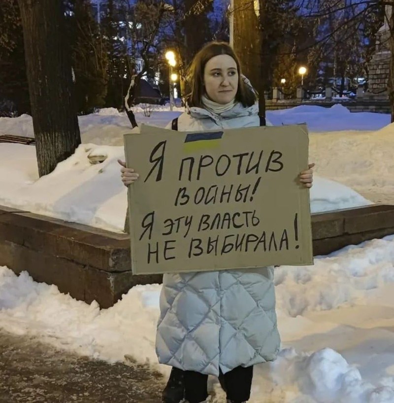 Daria protestând față de războiul lui Putin