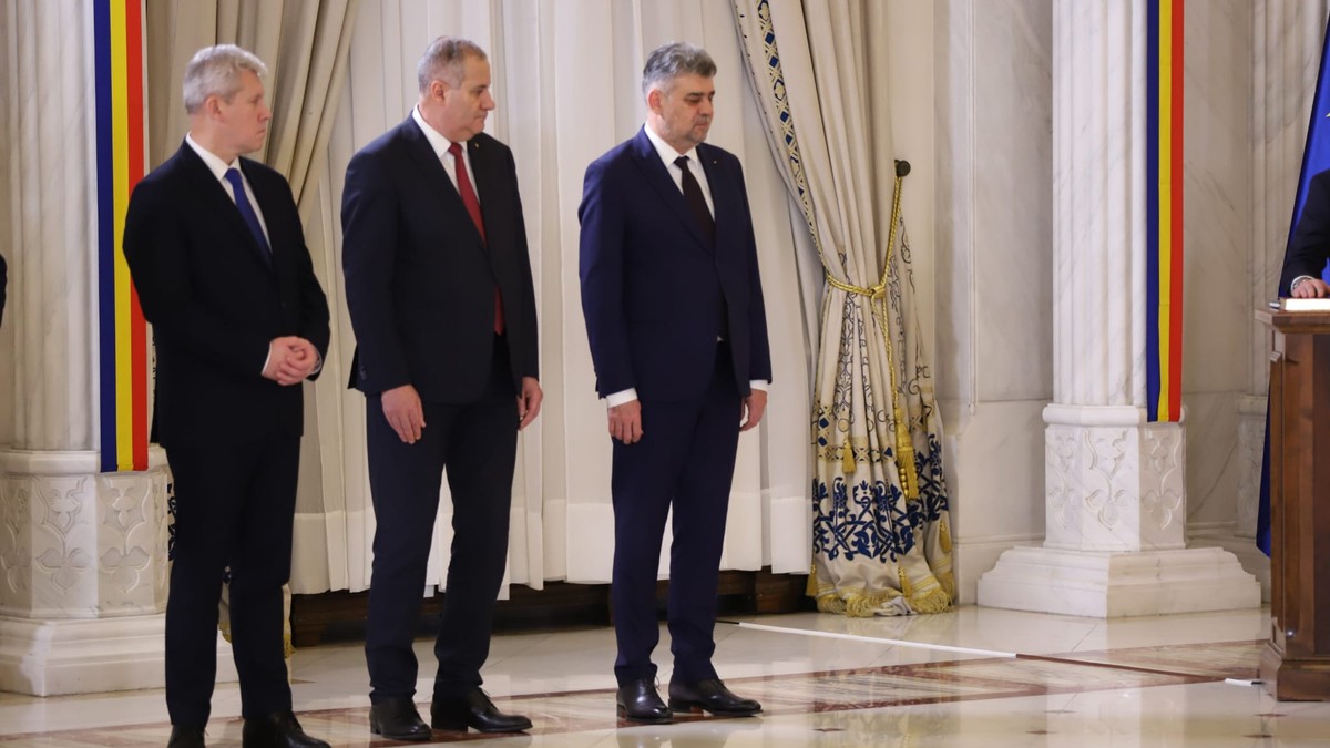 Marcel Ciolacu cu Marian Neacșu și Cătălin Predoiu la depunerea jurământului FOTO Dumitru Angelescu