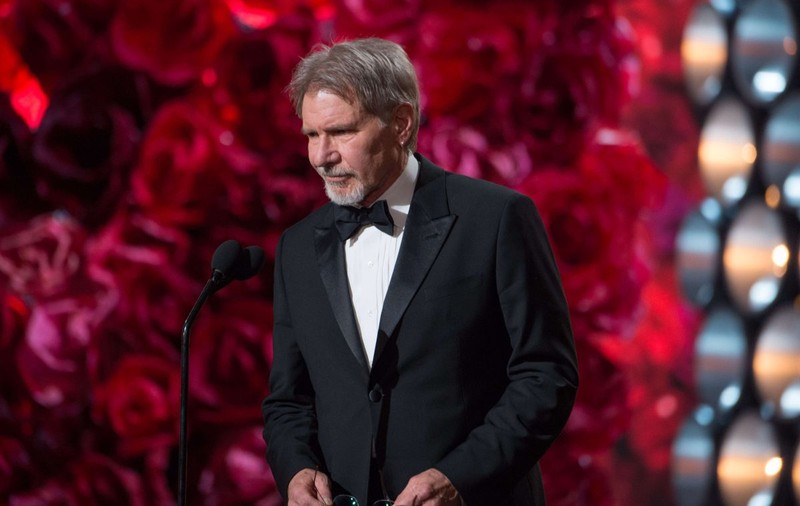 CE RUŞINE! HARRISON FORD NU a fost LĂSAT să INTRE într-un BAR!