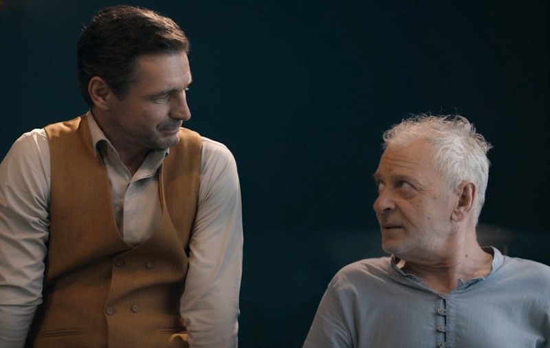 Un nou film românesc ajunge în cinematografele din țară pe 6 mai 2026. Are la bază o piesă de teatru: „Ajungi să fii ridicol când te iei prea tare în serios”