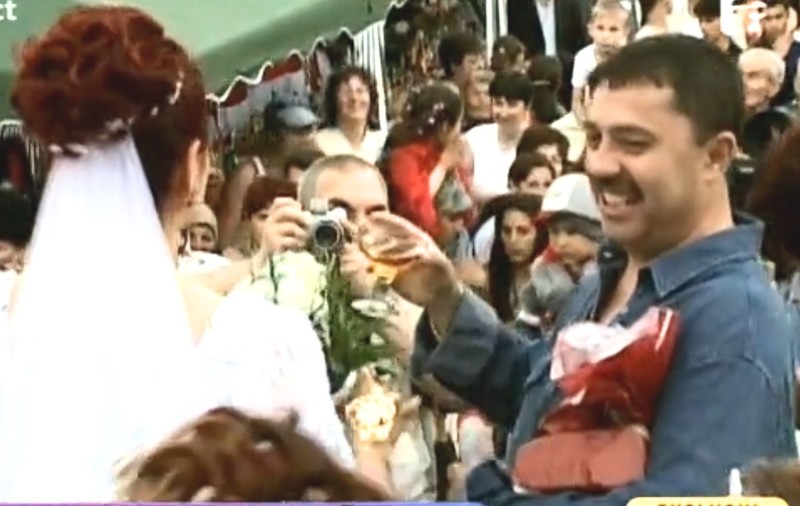 Nicolae Guță A ÎMPĂRȚIT TEANCURI DE BANI la nunta fiicei lui! Ce frumoasă a fost mireasa | FOTO