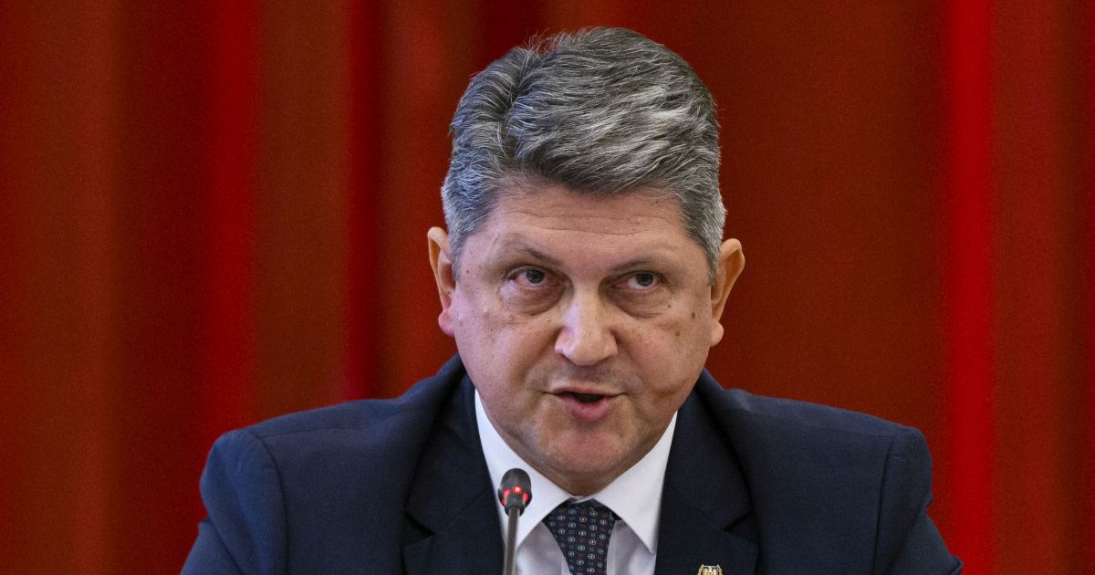 Titus Corlățean vorbește în Parlament, în timpul unei ședințe a Comisiilor reunite pentru afaceri europene si politica externa, 5 noiembrie 2024