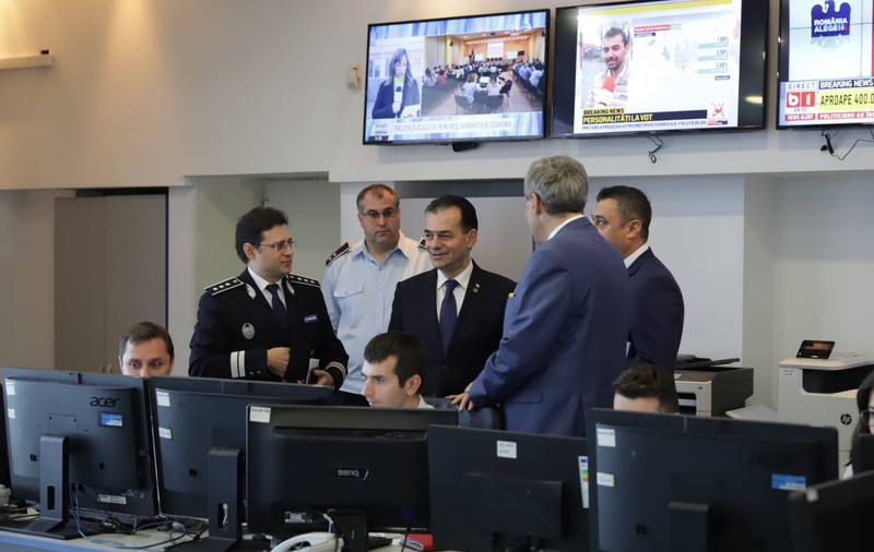 Premierul Ludovic Orban, vizite la sediile MAI și MAE pentru a vedea cum decurge votul în țară și în diaspora. "Sunt incidente minore"