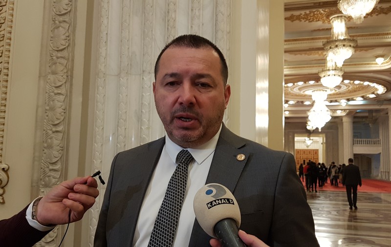 Mituitorii ar putea scăpa de pedeapsă dacă își recunosc fapta în maxim 6 luni - proiect PSD
