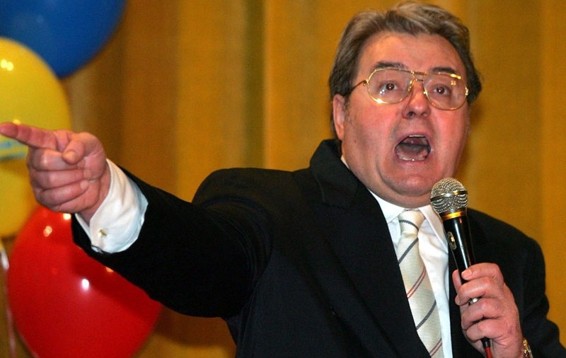 "Hoţilor, bandiţilor, puşcăria vă mănâncă!"