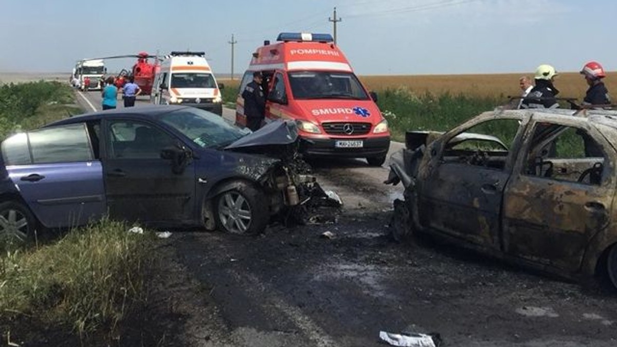 Accident grav pe DN 2A. Trei răniţi, după o coliziune auto frontală. Una dintre maşini a luat foc