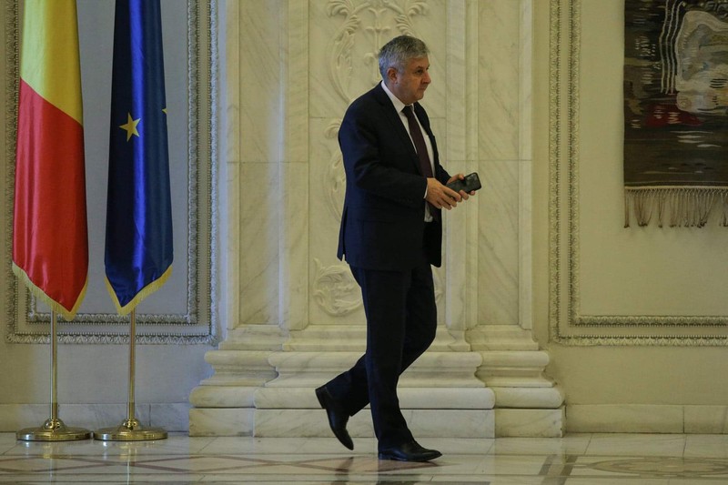 Florin Iordache, absent la vot, prezent pe hol