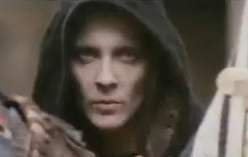 HORROR! Te-a speriat întruchipându-l pe SATAN, în "PATIMILE LUI HRISTOS"! Cea care l-a JUCAT pe DIAVOL este FIICA UNUI MARE CÂNTĂREŢ şi arată şi mai ÎNFRICOŞĂTOR în realitate! VIDEO