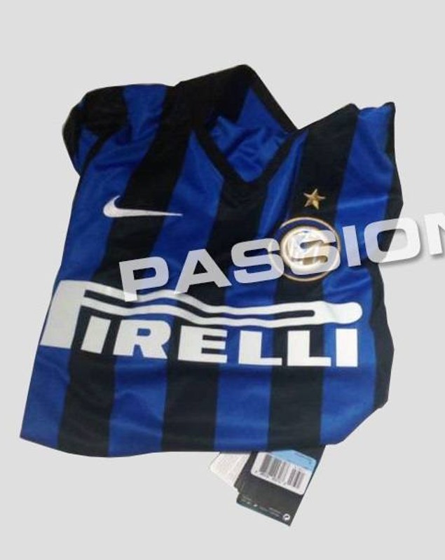 Inter Milano se întoarce în timp! Noile tricouri ale nerazzurrilor seamănă cu cele din sezonul 1964/1965 / GALERIE FOTO