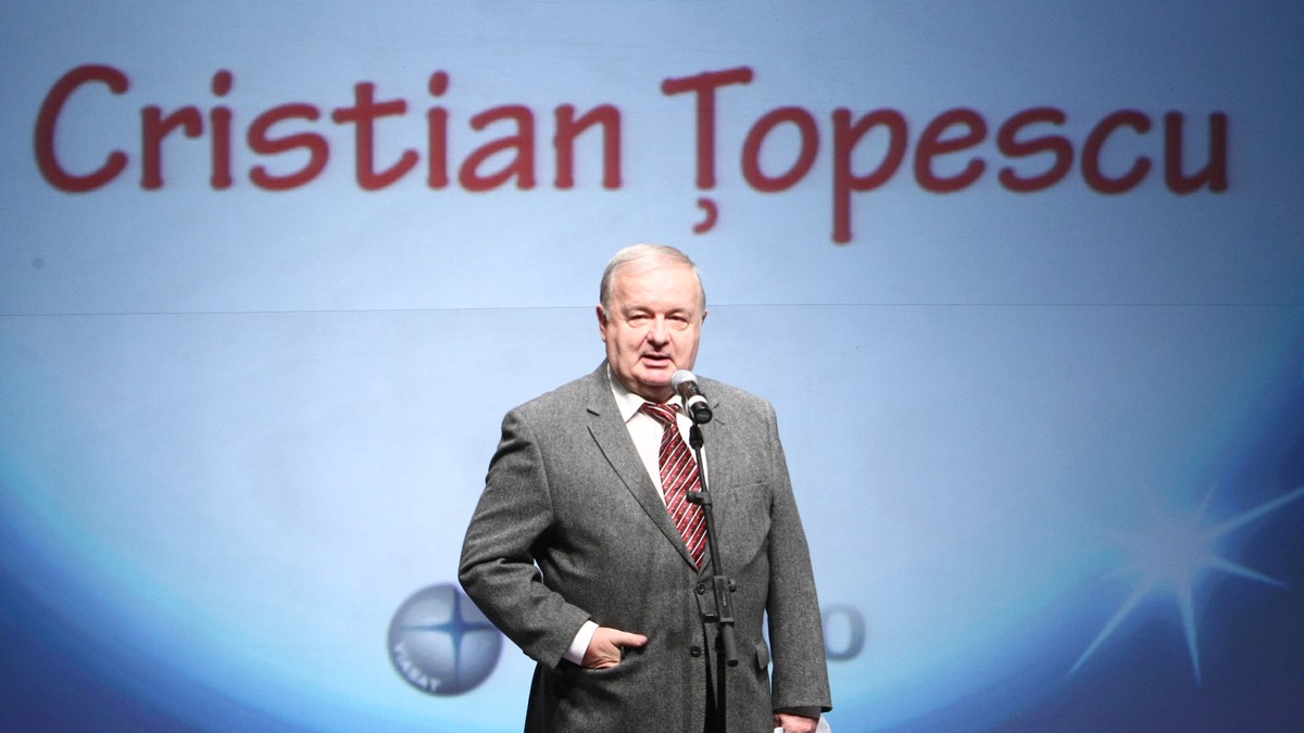 Cristian Țopescu, decorat de președintele Iohannis