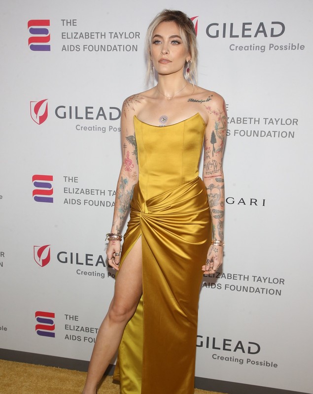 Paris Jackson se dezice de filmul despre tatăl ei: „Știe exact ce a făcut Michael Jackson”. Tânăra ține legătura cu familia unor presupuse victime ale „Regelui Pop”