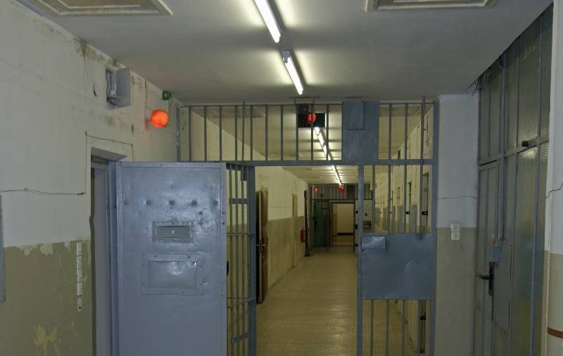 Un primar din judeţul Bacău a demisionat din închisoare 