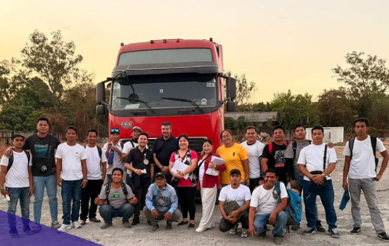 600 de șoferi de TIR filipinezi vin să lucreze în România, angajatorii plătesc până la 3.500 de euro pentru dosarul fiecăruia
