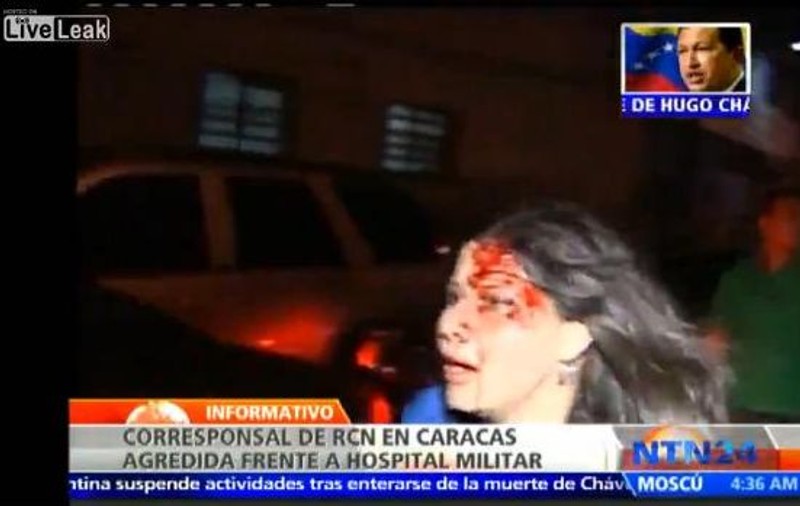 Doi jurnalişti columbieni au fost atacaţi de susţinătorii lui Hugo Chavez | VIDEO