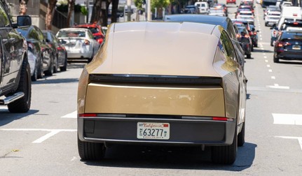 Tesla Cybercab circulă deja în Austin fără volan și pedale. La doar o zi după lansare, autoritățile americane au deschis o anchetă. Sursă foto: Getty Images