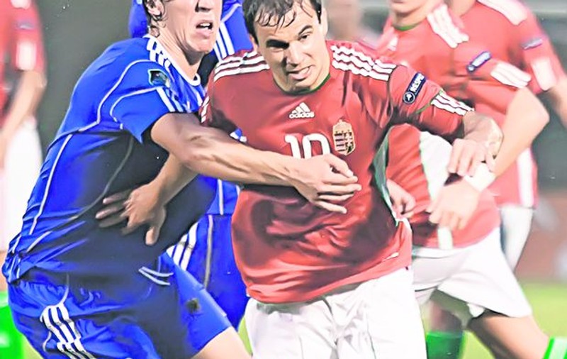 România starului Adrian Mutu joacă mâine cu amatorii din San Marino