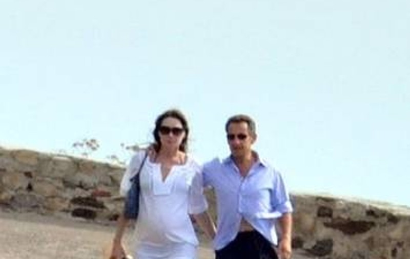 Carla Bruni: "Sarcina mea este neaşteptată şi nesperată"