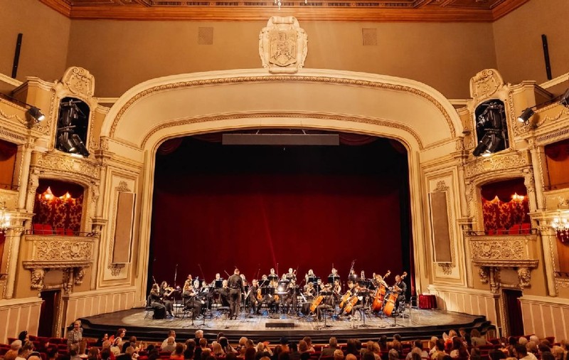 Cei 24 de elevi care au obținut media 10 la BAC 2025 au acces gratuit la toate spectacolele de la Opera Națională București