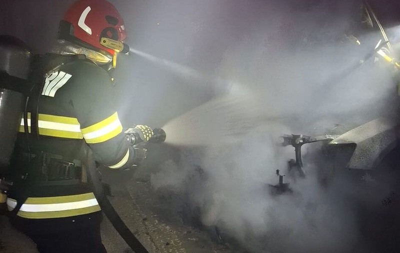 Incendiu pe Autostrada A2 București - Constanța. O mașină a ars complet
