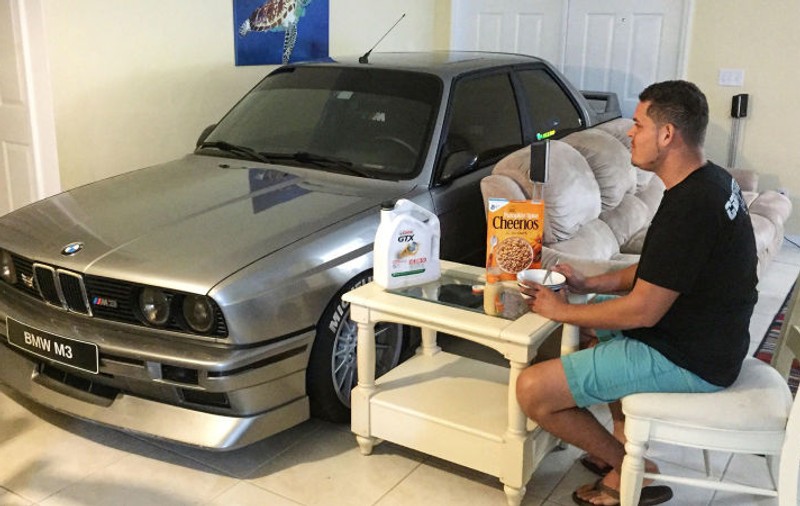 Un american și-a parcat mașina în sufragerie ca să o salveze din calea uraganului Matthew
