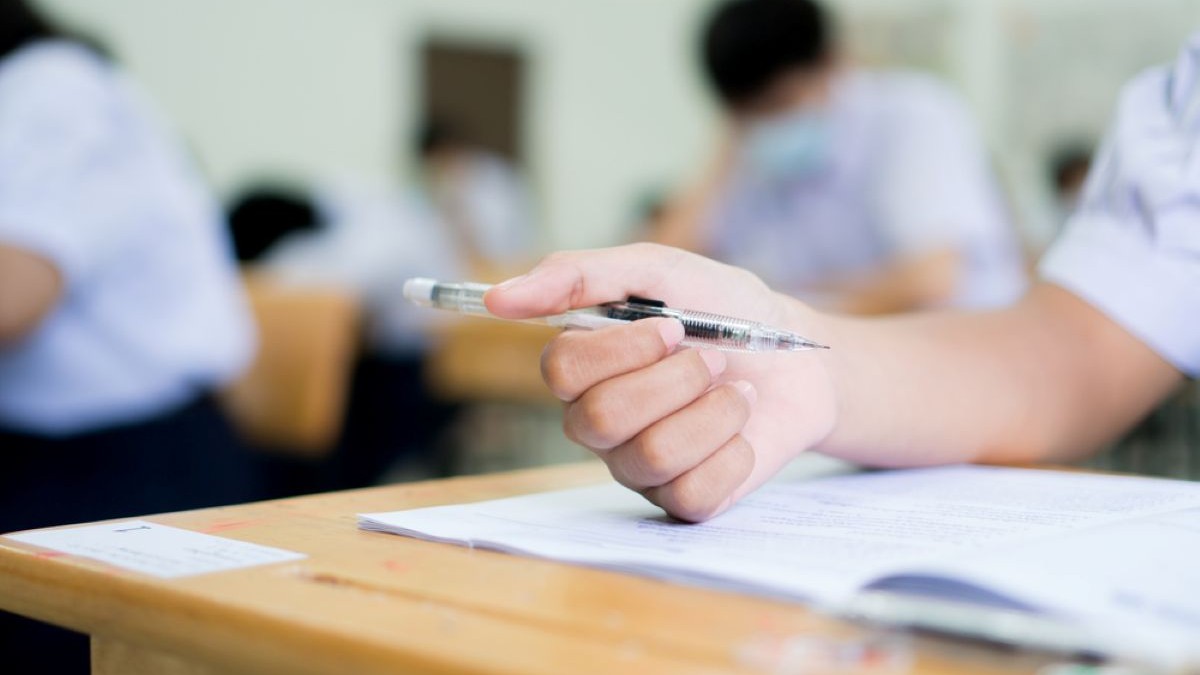 Proba la Limba maternă la BAC 2026, sesiunea de toamnă, are loc astăzi ( Foto Shutterstock)