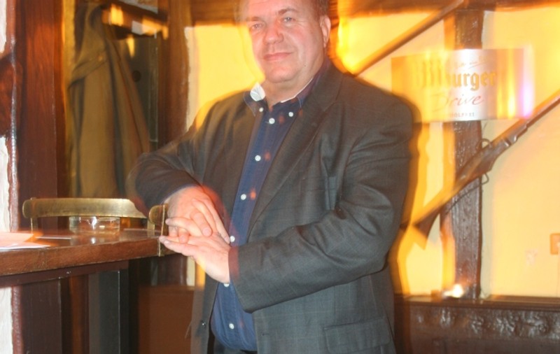 Ca să-l lase să emigreze, comuniştii i-au propus lui Titus Dumitrescu un troc: "Vrei paşaport, nu mai eşti cetăţean român!"