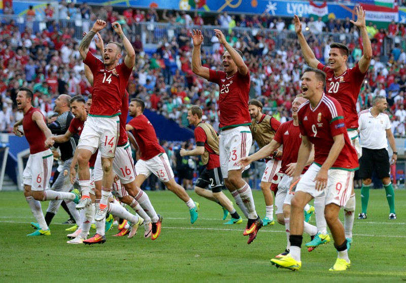 epa05384411 Hungarian players react at the end of the UEFA EURO 2016 group F preliminary round match between Hungary and Portugal at Stade de Lyon in Lyon, France, 22 June 2016. The match ended in a 3-3 draw. (RESTRICTIONS APPLY: For editorial news reporting purposes only. Not used for commercial or marketing purposes without prior written approval of UEFA. Images must appear as still images and must not emulate match action video footage. Photographs published in online publications (whether via the Internet or otherwise) shall have an interval of at least 20 seconds between the posting.) EPA/MAST IRHAM EDITORIAL USE ONLY