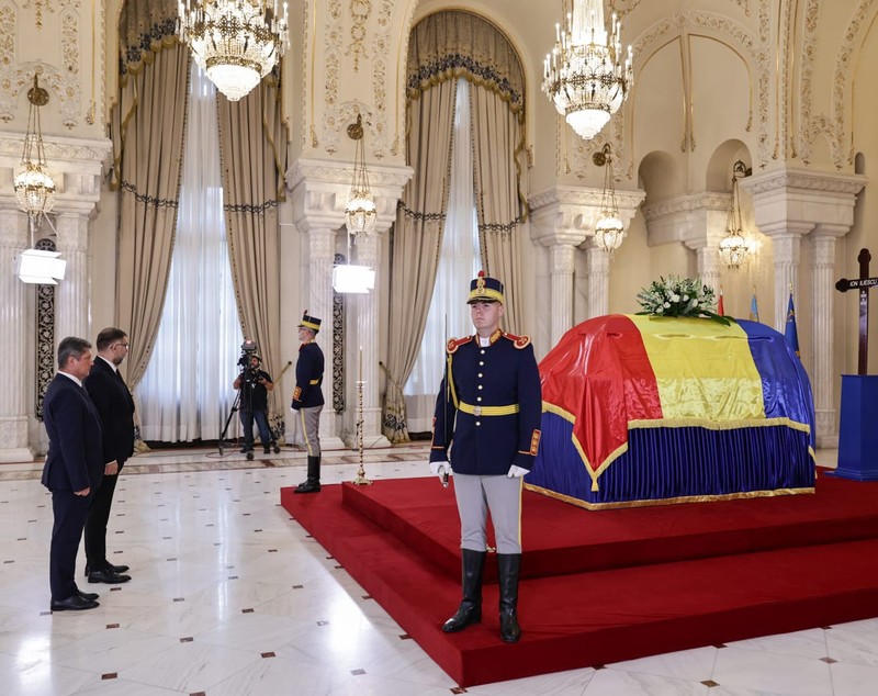 Cine a mers să-i aducă un ultim omagiu lui Ion Iliescu la Palatul Cotroceni