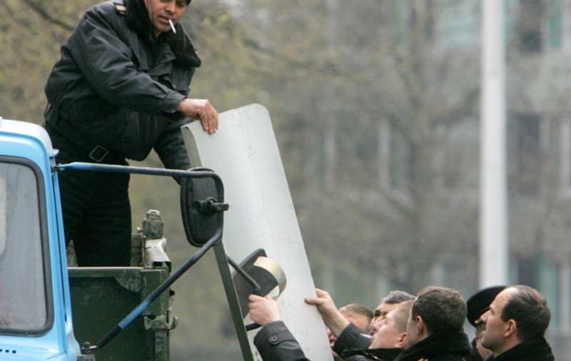 Tinerii arestaţi în Chişinău, bătuţi cu brutalitate de gardieni