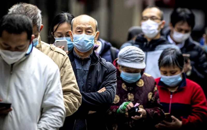 Epidemia de coronavirus. O chinezoiacă de 20 de ani, din Wuhan, și-a infectat cinci rude fără ca ea să prezinte semne de infectare
