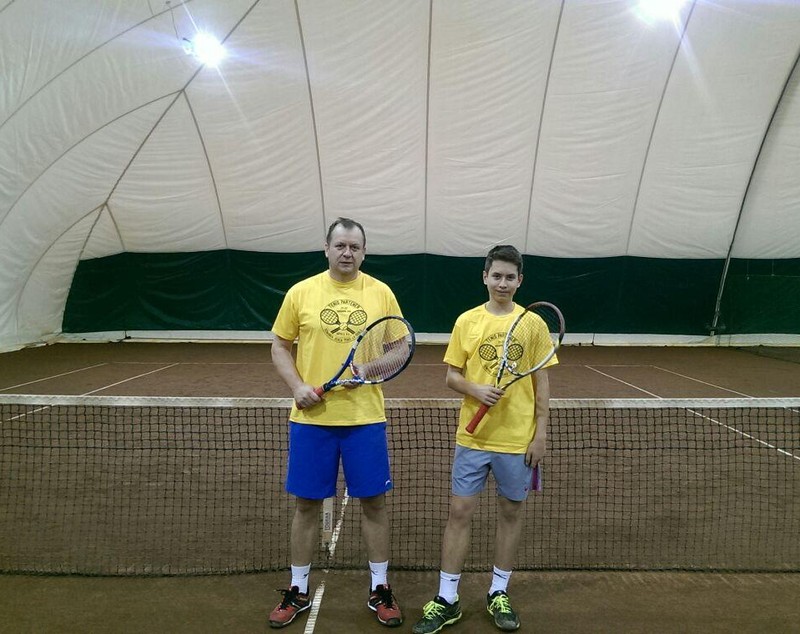 România Joacă Tenis la Dublu. Pasiune la cote maxime în simultanul de turnee / GALERIE FOTO