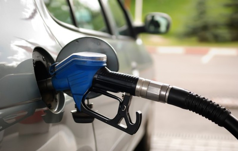 Prima zi după creșterea accizei la carburanți. Benzina și motorina se scumpesc în medie cu 16 bani pe litru, prețurile au crescut și în ultima lună