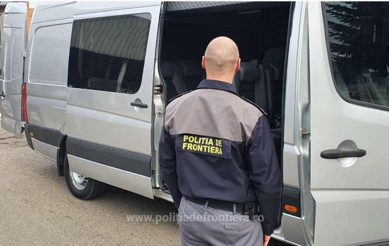 O femeie cetăţean irakian a încercat să intre în România cu un paşaport fals, emis în Costa Rica. Ce sumă a plătit aceasta pentru document