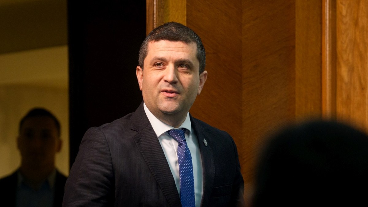 „Și-au bătut joc pe combinații”. Radu Miruță acuză vânzarea intereselor armatei române și a intereselor României de către PSD