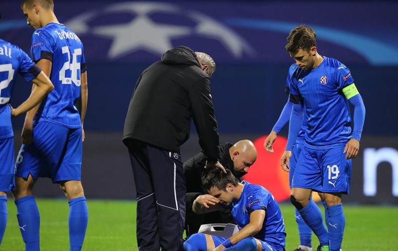 Prima reacție a lui Alex Mățel, după accidentarea suferită în meciul Dinamo Zagreb - Olympique Lyon: ”Am fractură de piramidă nazală”