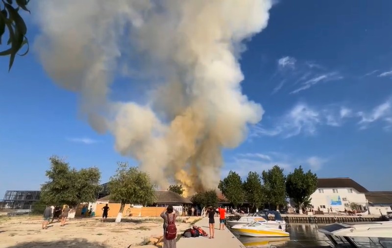 Incendiu în Satul de Vacanță Gura Portiței. Intervenţia a fost una dificilă şi de durată, din cauză că locația este izolată 