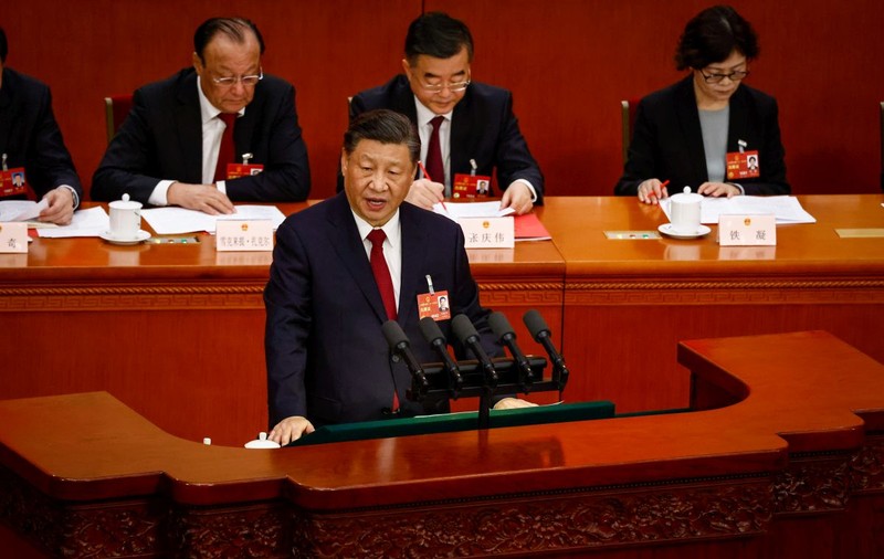 Xi Jinping a promis că va face din armata chineză un „mare zid de oțel”, în primul discurs din noul său mandat de președinte