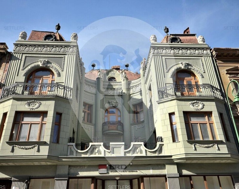 Brașovul scoate la vânzare un palat spectaculos din inima orașului, cu vedere spre Tâmpa, la preț de penthouse în centrul Bucureștiului