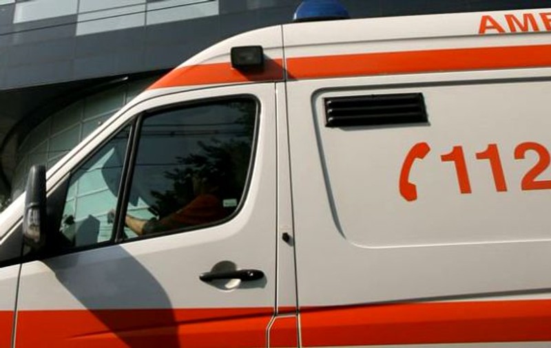 O fetiţă de patru luni a murit, iar alte trei persoane au fost rănite într-un accident rutier, în Mehedinți