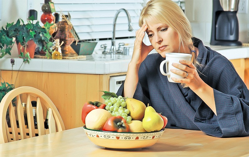 Te doare capul după ce mănânci? Ai putea suferi de intoleranță alimentară!
