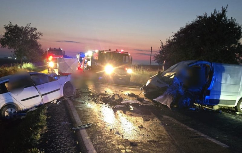 Trei morți pe DN 19E, între Sânlazăr și Chiraleu, după impactul violent între o dubiță și un autoturism