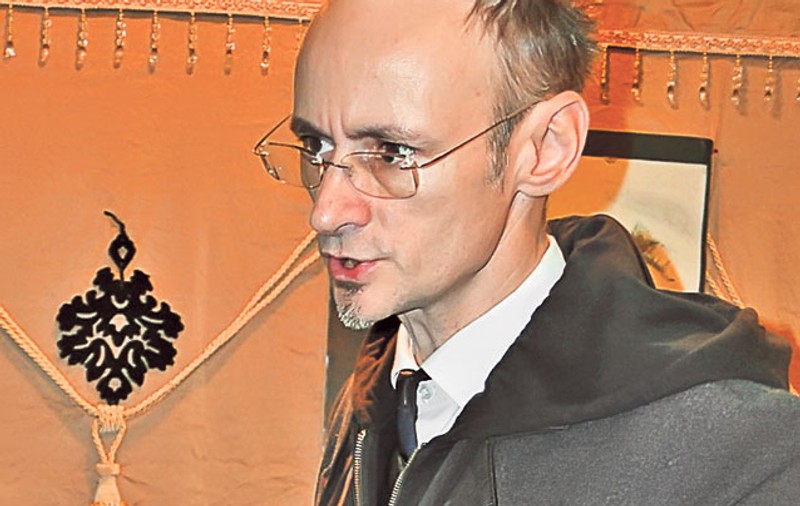 PANTOFII CARE L-AU LĂSAT MASCĂ până şi pe MIHAI ALBU: "Ăsta nu e TOC CUI, e TOC PUI"