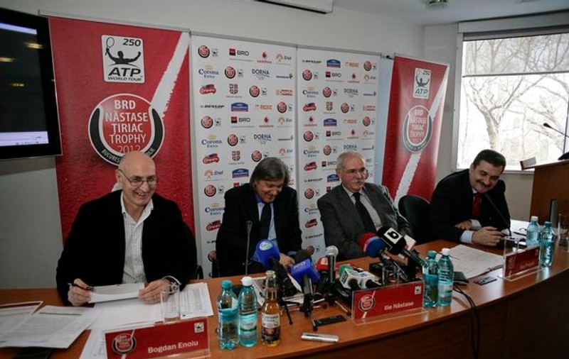 Superstarul tenisului mondial, John McEnroe, meci demonstrativ la BRD Năstase Ţiriac Trophy 2012