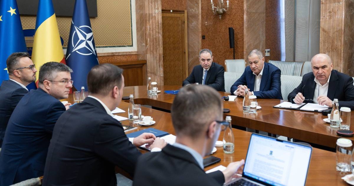 Participare la ședința de lucru pentru analiza prețurilor la combustibili. La întâlnirea de lucru au fost prezenți premierul Ilie Bolojan și vicepremierul Marian Neacșu, ministrul Energiei, Bogdan Ivan, ministrul Finanțelor, Alexandru Nazare, ministrul Economiei, Digitalizării, Antreprenoriatului și Turismului, Irineu Darău, precum și reprezentanți ai Consiliului Concurenței.