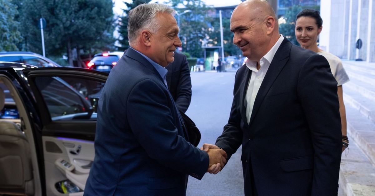 Momentul când Viktor Orban ajunge la Palatul Victoria, pe 23 iulie, și este primit de Ilie Bolojan