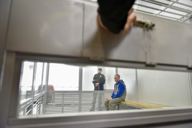 Militarul rus Vadim Shishimarin în timpul celei de-a doua zi a procesului său pentru crime de război la tribunalul din Solomyansky din Kiev, 19 mai 2022.