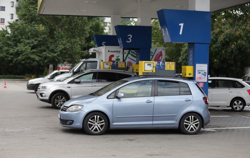 Soluția adoptată în Senat pentru scumpirile la carburanți: cum va funcționa „acciza dinamică” și ce risc de penurie există