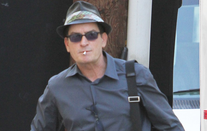 Amicul lui Charlie Sheen: "O să moară săptămâna asta, e scăpat de sub control"