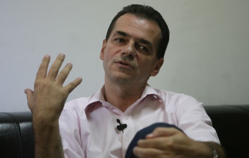 Au făcut cunoștință cu furia poporului! Ludovic Orban, Viorel Lis și Irinel Columbeanu, alungați din Piața Universității