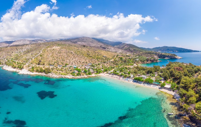 Un român a rămas fără camera de bord și fără bani, după ce a mers la o plajă din Thassos: „Hoțul nu a lăsat urme”
